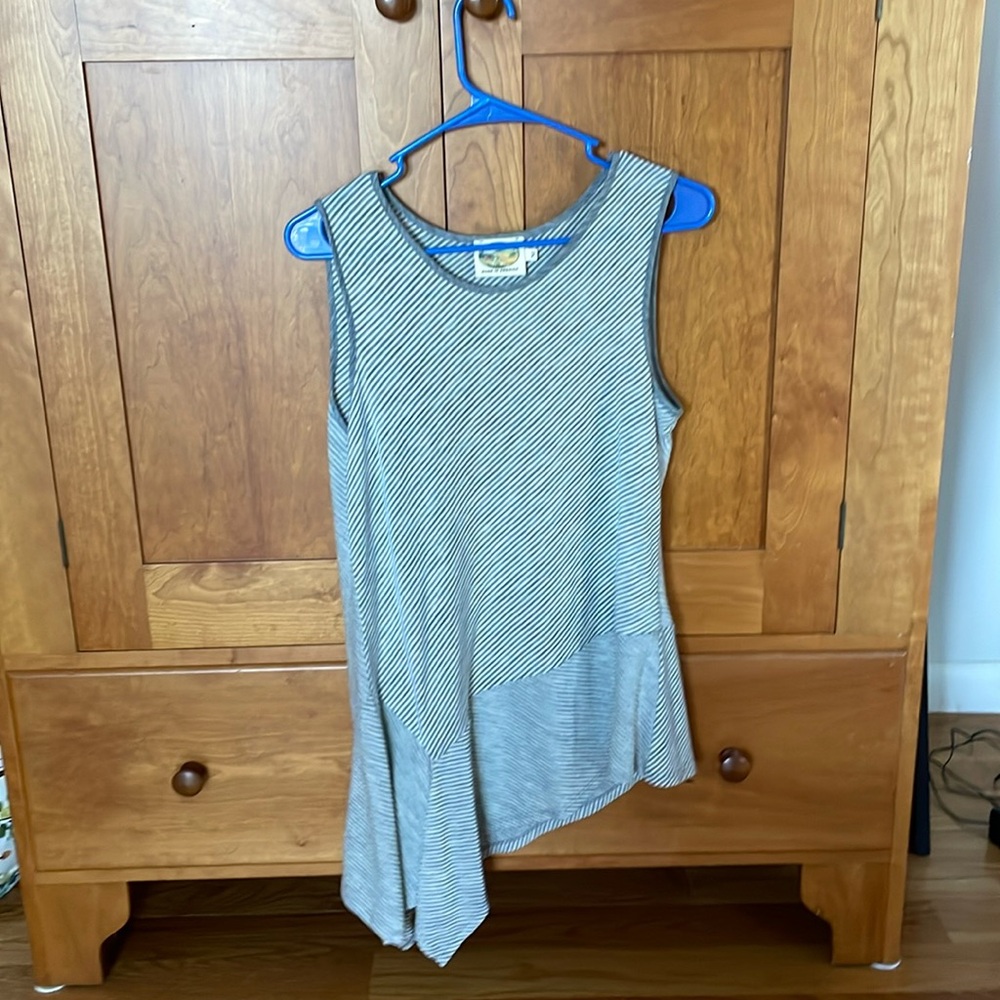 Ramblers Way Tank.  Gray and White stripe with asymmetrical hem.  Size M. Breezy